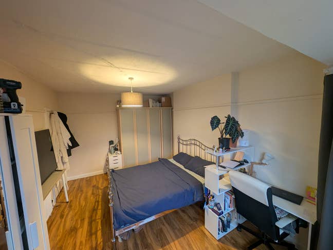 Cozy Double Bedroom  Main Photo