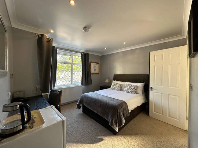 Bracknell Center En-Suite Rooms Main Photo