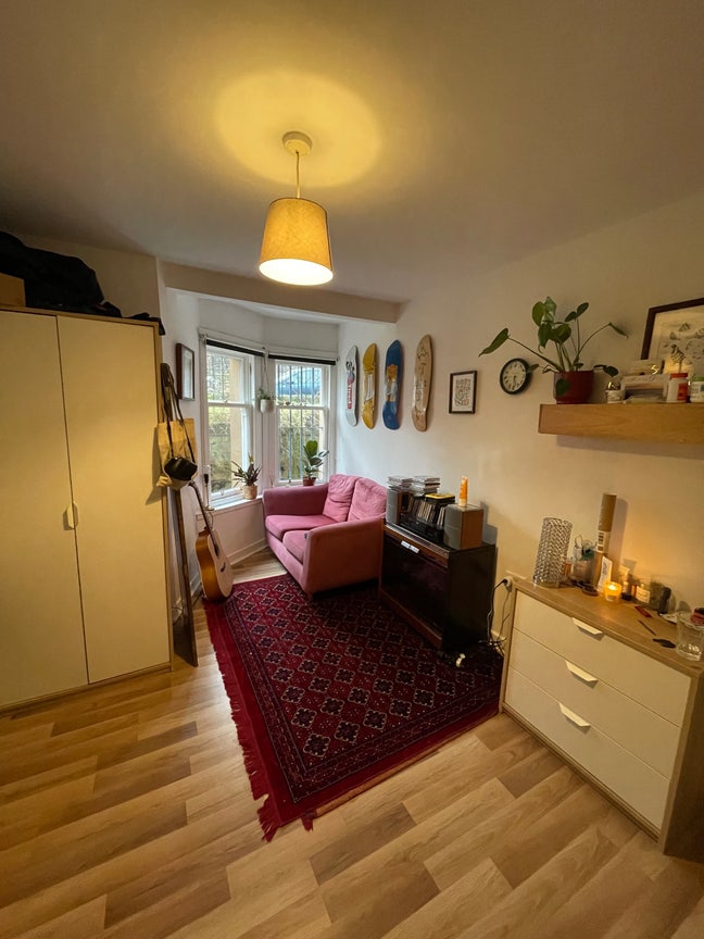 1 br in flat w/ two lovely flatmates Main Photo