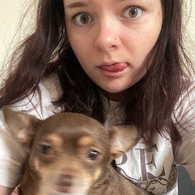 Professional Female seeks a single or double room Main Photo