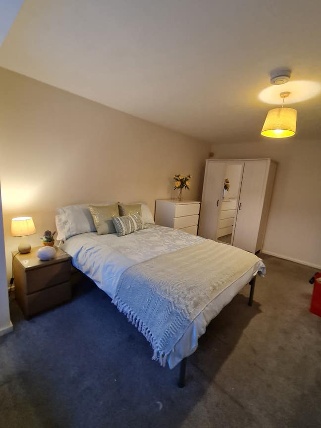 Spacious  Double Room Near BP TW16 &pound;750pcm Main Photo