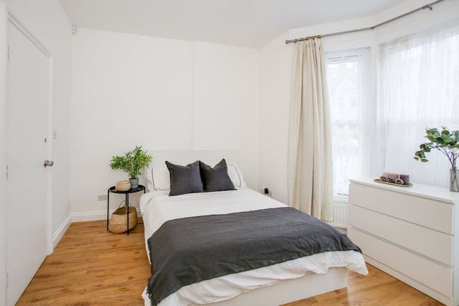 Spacioud double room in quiet area Main Photo