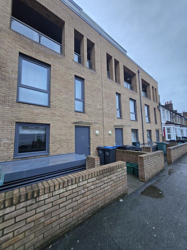 Lovely modern purpose built flat in Wimbledon Main Photo