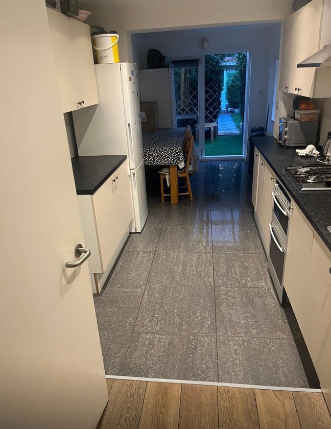 Double room too rent in Edmonton  Main Photo