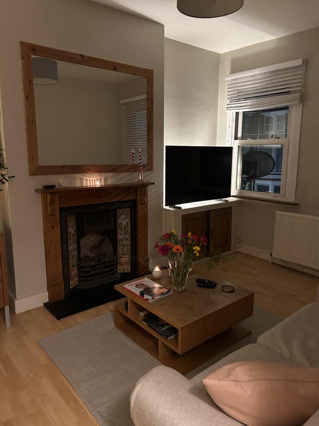 Double room available in cosy flat  Main Photo