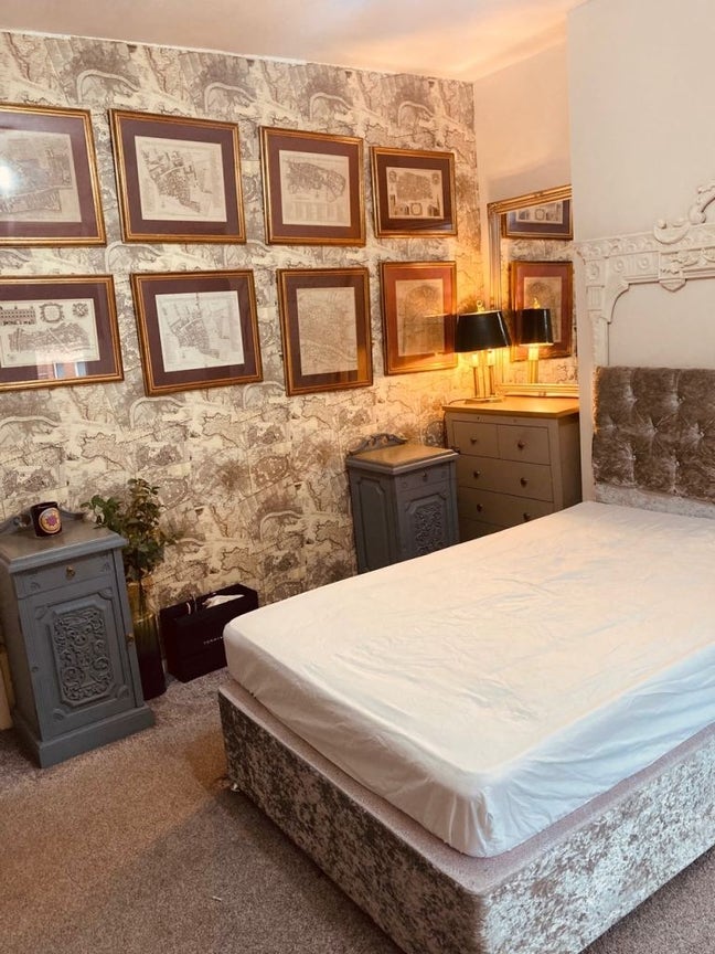 Double room is available for rent in - E7 8HF Main Photo