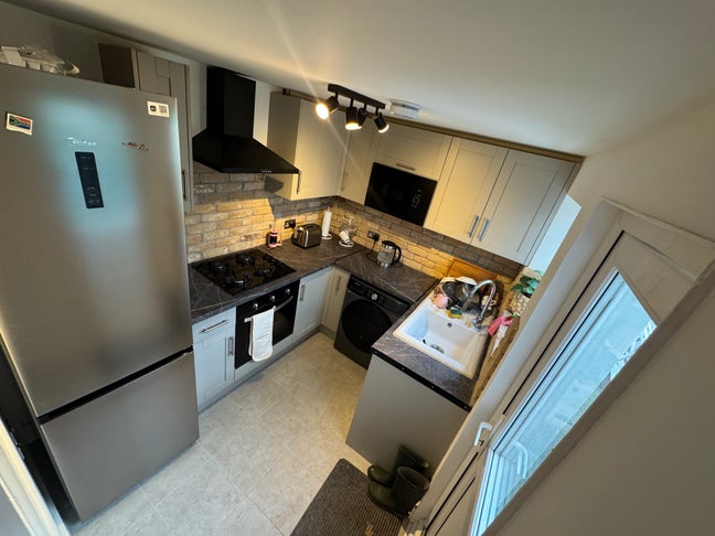 Cosy Double Room in Clean Home  Main Photo