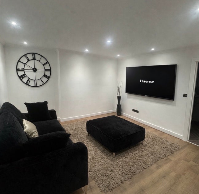 Modern Spacious Home / Contractor Friendly / LUXE Main Photo