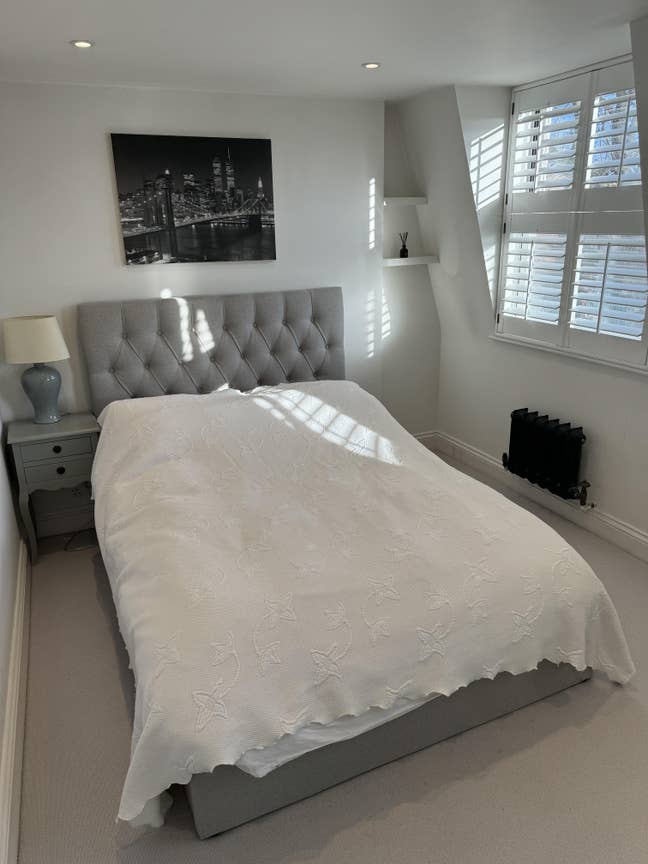 Double Bedroom with Private Shower Room  Main Photo