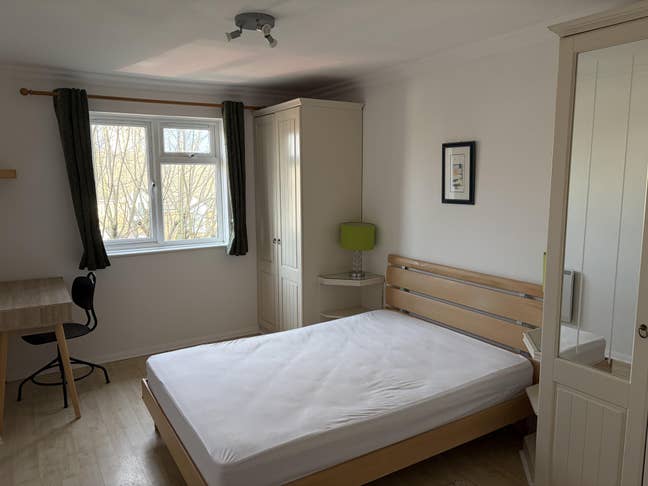 Sunny flat in Zone 2 available ASAP Main Photo