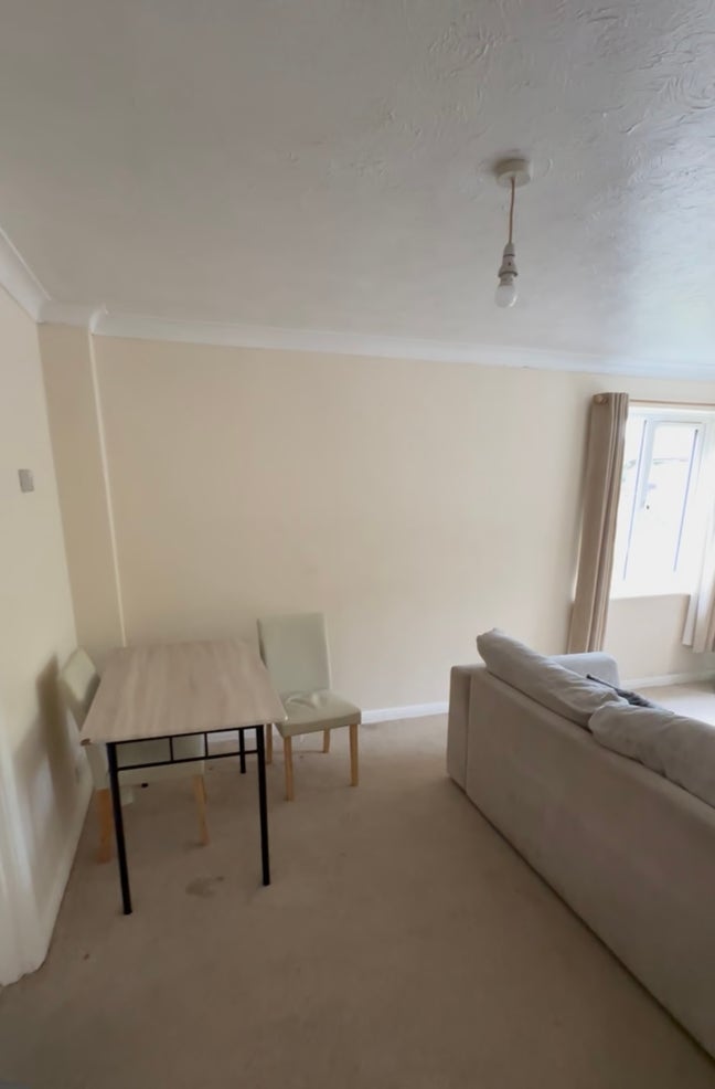 1 Bedroom available in 2-Bed Flat Main Photo