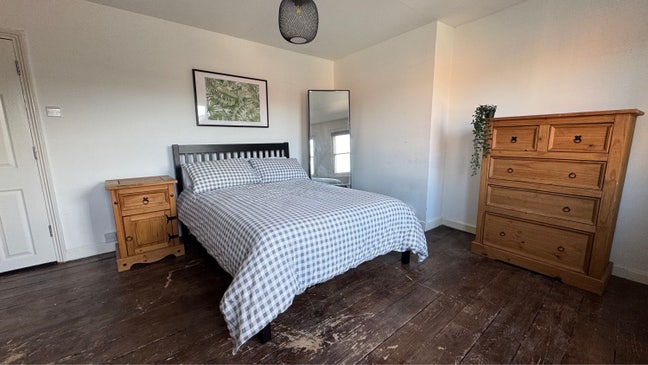 Bright and Spacious Double Room In Town Centre Main Photo