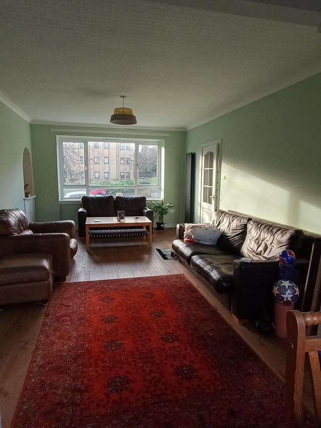 Bright and spatious West End flat with garden Main Photo