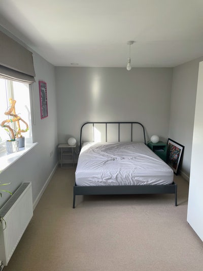 Large furnished king size room with bathroom Main Photo