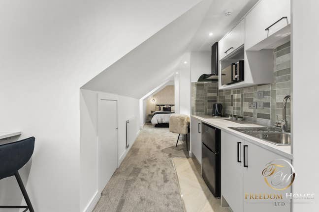 Private Parking and Bills Inclusive - Burton Road Main Photo