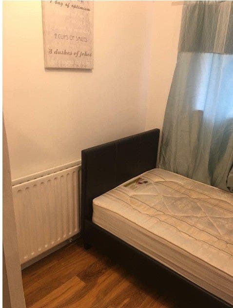 Small Double Room Close To Kingston University(92) Main Photo