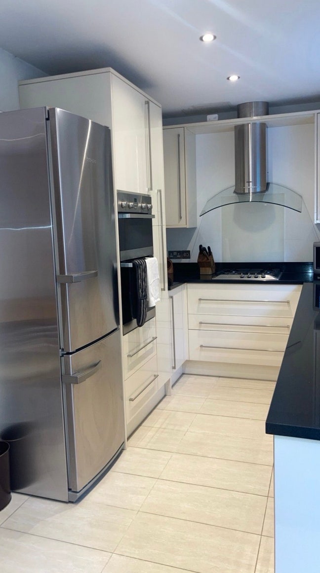 Stunning Ensuite Room - Sparkling Clean!  Main Photo