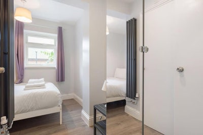 Cosy En Suite Available by Canary Wharf E14  Main Photo