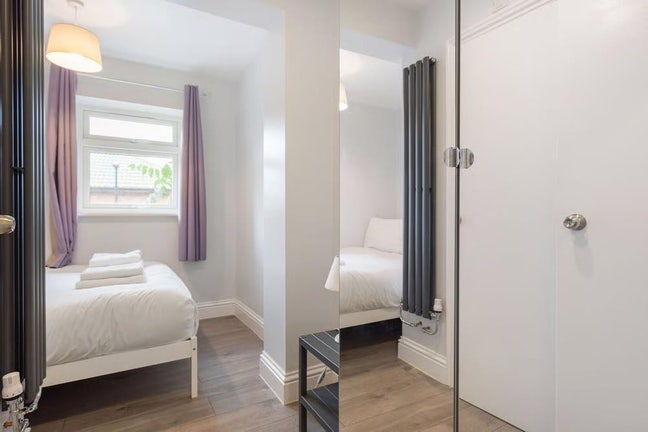 Cosy En Suite Available by Canary Wharf E14  Main Photo