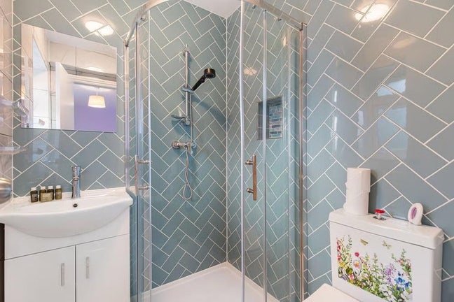 High Spec En Suites Available E14 Area February  Main Photo