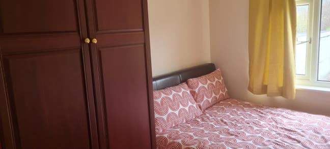 Double Furnished Room - Location Near Hospital Main Photo