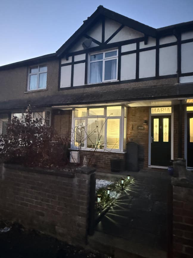 Double bedroom with shared bathroom  Main Photo