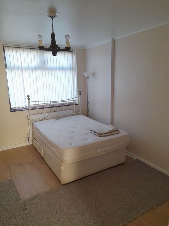 Double Room Available – CV2 1QB Main Photo