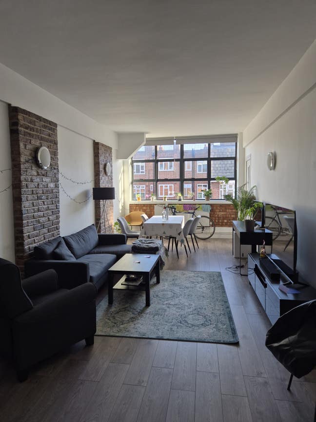 Large room with ensuite in Hackney Main Photo