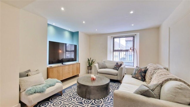 5 Bed Detached Property Main Photo