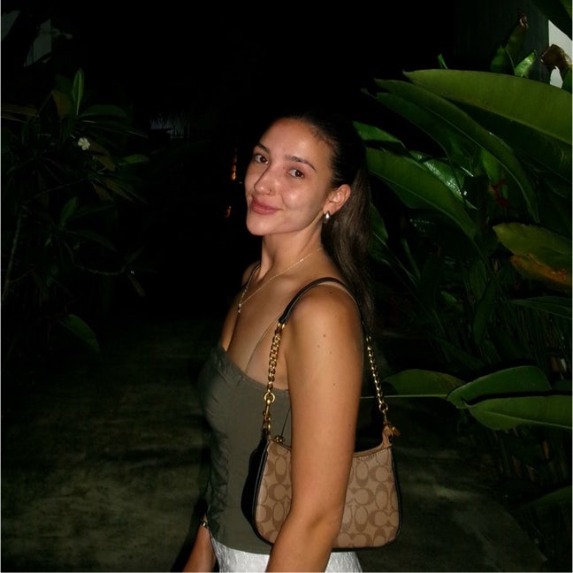 I am a professional female aged 23. I am look... Main Photo