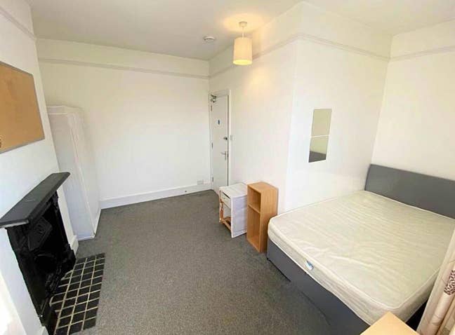 Single Room In Shared House  Main Photo