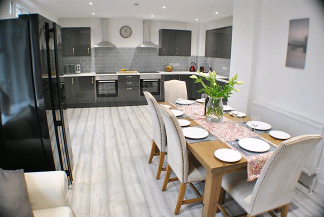 Large Double Ensuite Room with Desk  BS16 Main Photo