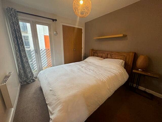 Double room - Short Term Let (February - April) Main Photo