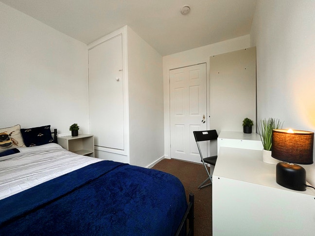 Available - Brand New Rooms in Oldham Main Photo