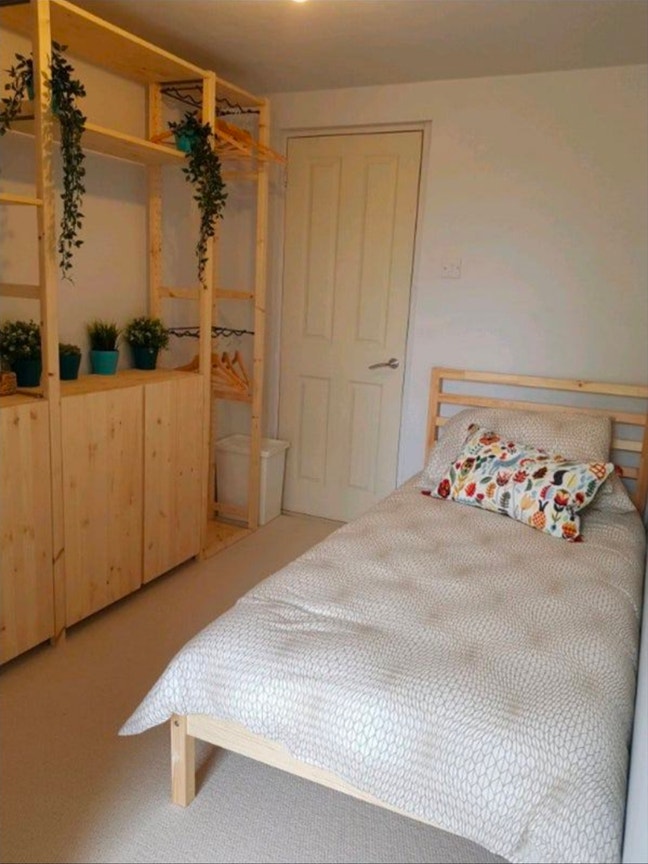 Private, Self Contained Garden Room - Own Access - Main Photo