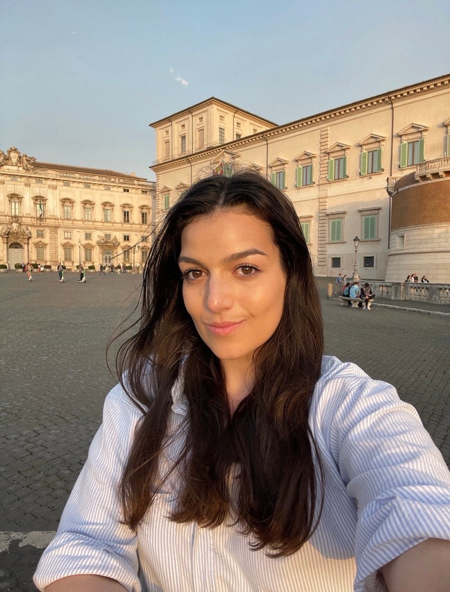 Professional seeking accommodation Main Photo