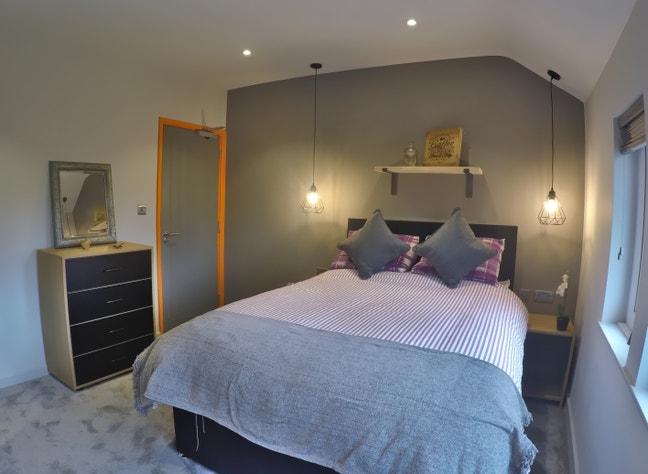 Large ensuite | Near Southmead | Parking Main Photo