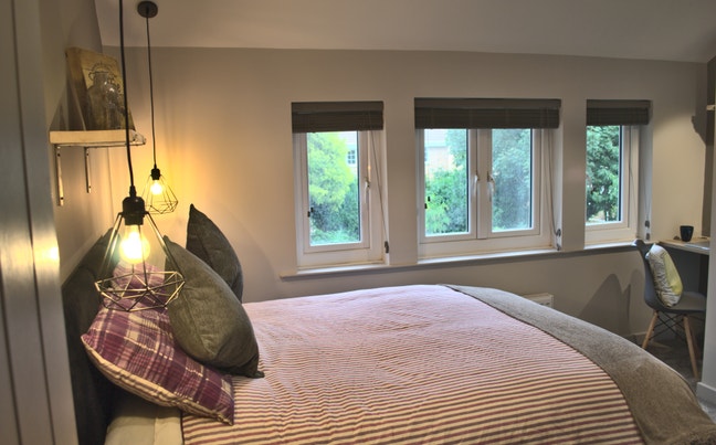 Large ensuite | Nr Southmead Hospital | Parking Main Photo