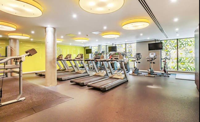 Double room + Private Bathroom in 2-bed flat  Main Photo