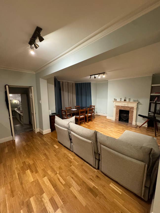 Room with own bathroom in Kensington Main Photo