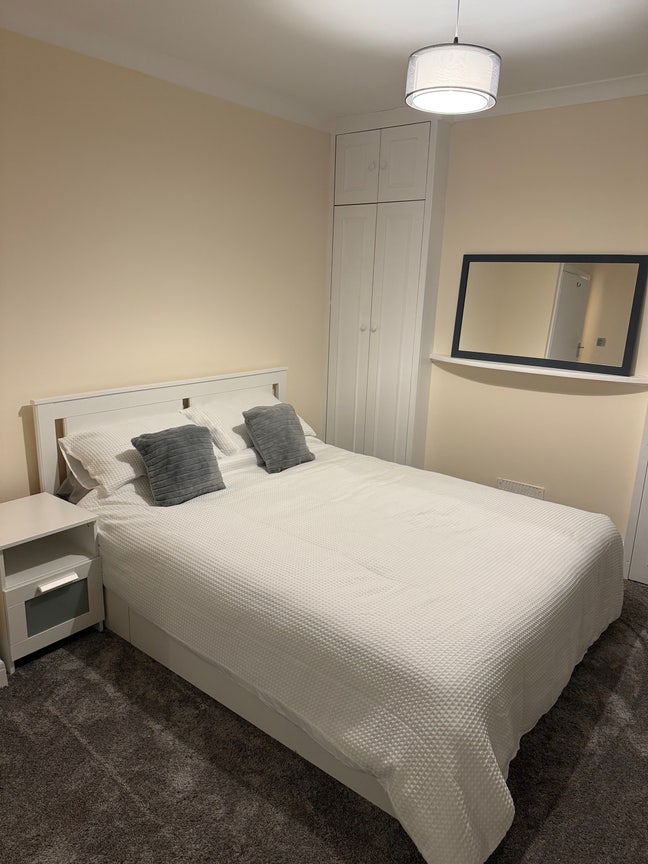 Modern King-Size Room In Ruislip Manor  Main Photo