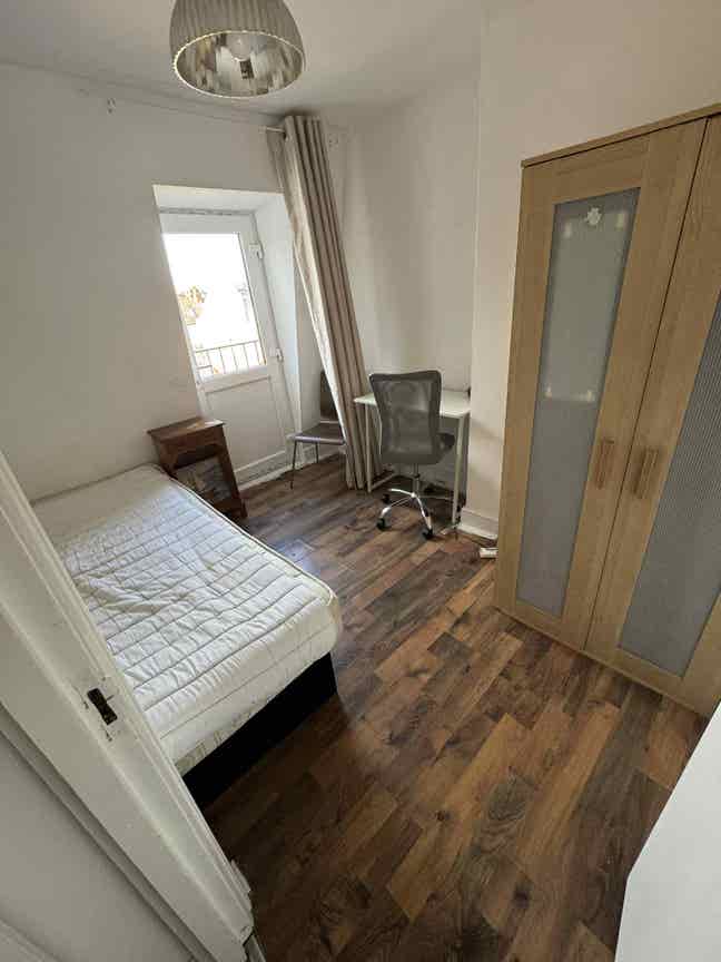 Charming Double Room in Quiet Residential Area – A Main Photo