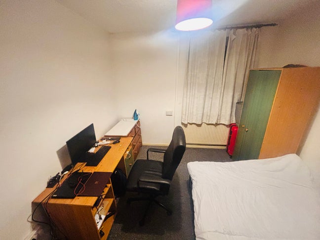 Spacious Furnished Room Near University Main Photo