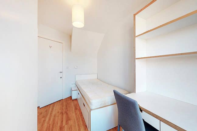 1 bedroom to rent in Mile End Main Photo