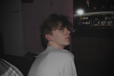 I am a professional male aged 20. I am lookin... Main Photo