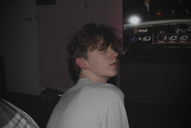 Professional Male seeks a single or double room Main Photo