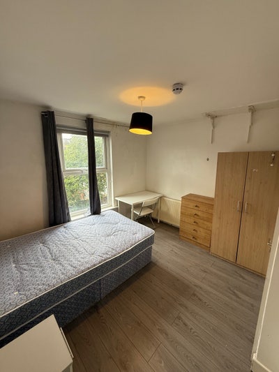 Last Room Available! Friendly Fallowfield House Main Photo
