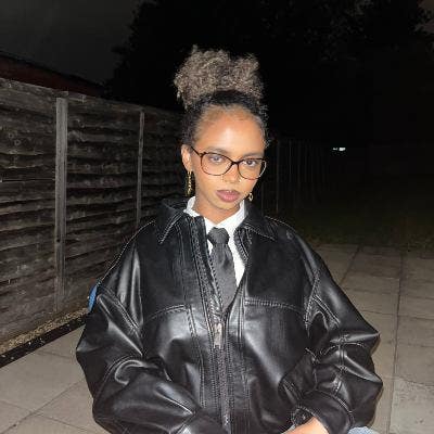 21 year old student who’s also working part time  Main Photo