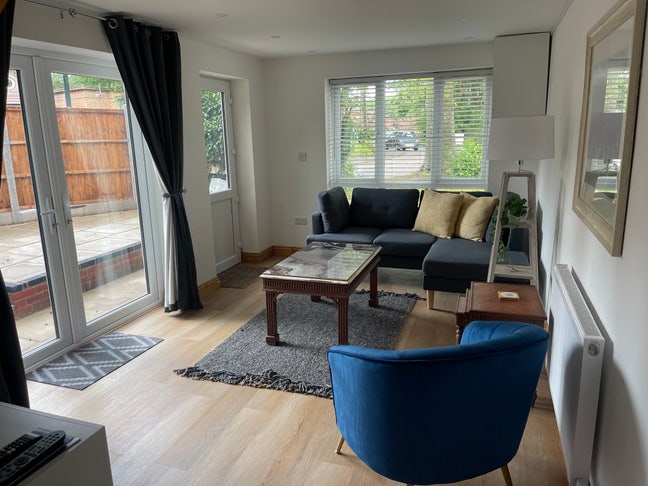 Female-only En-suite Double Room in Moseley Main Photo