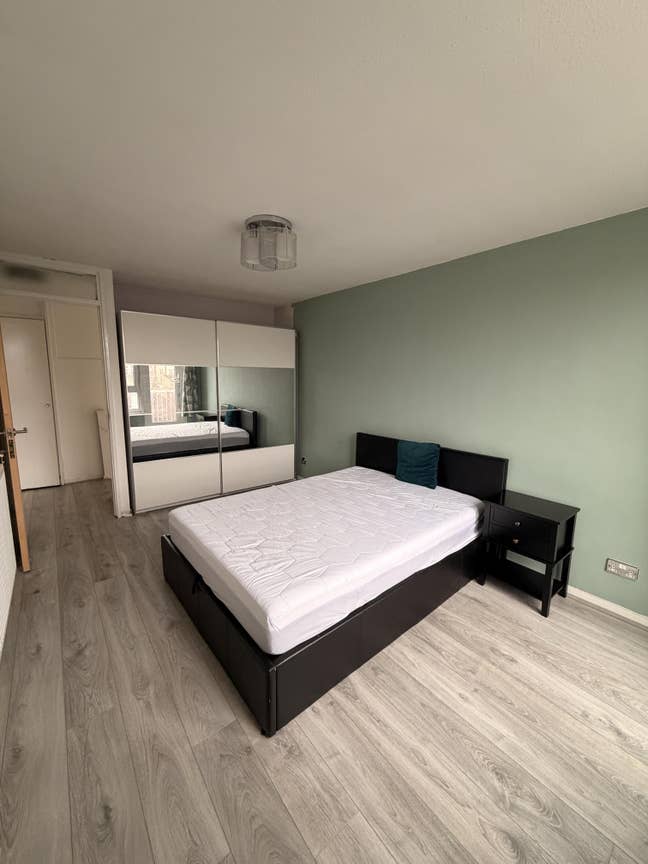 Large Double Room in Calm Flat - Shadwell (Zone 2) Main Photo